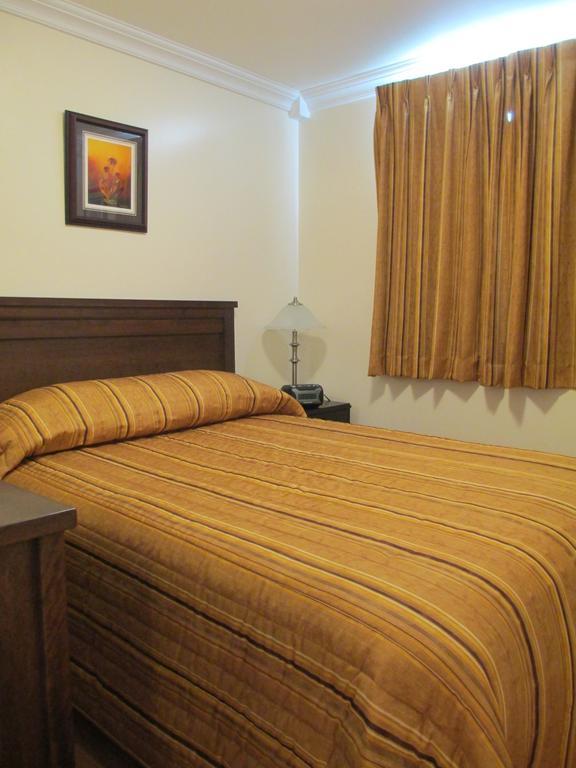 Comerford'S Ocean View Suites Holyrood Habitación foto