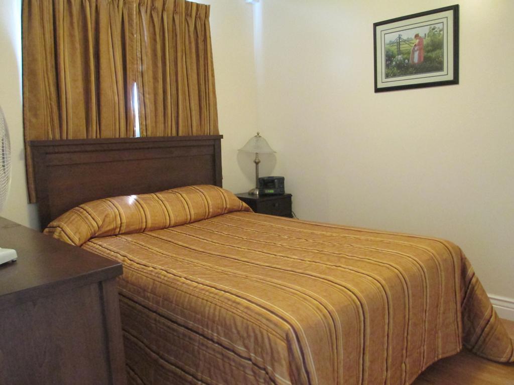 Comerford'S Ocean View Suites Holyrood Habitación foto
